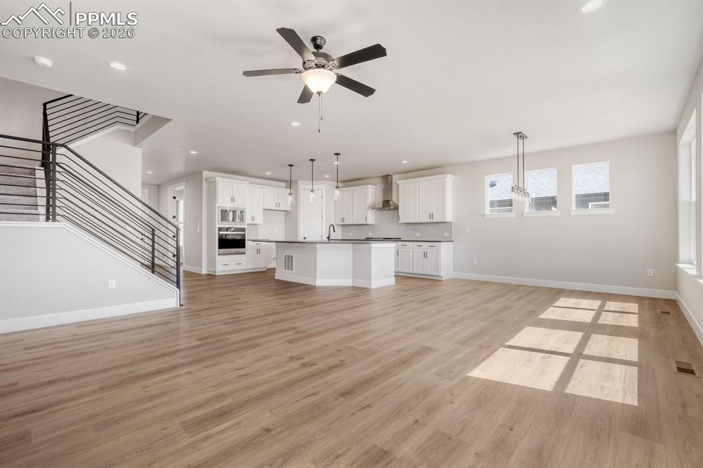 Image 6 of 27: Living Room