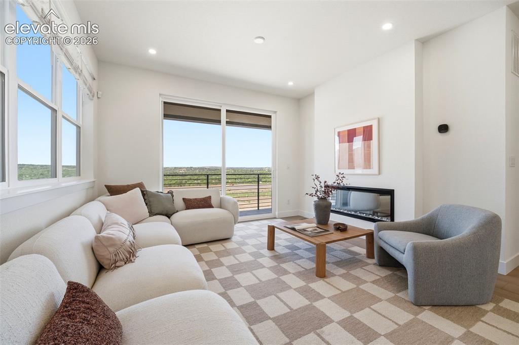 Image 10 of 50: Living Room