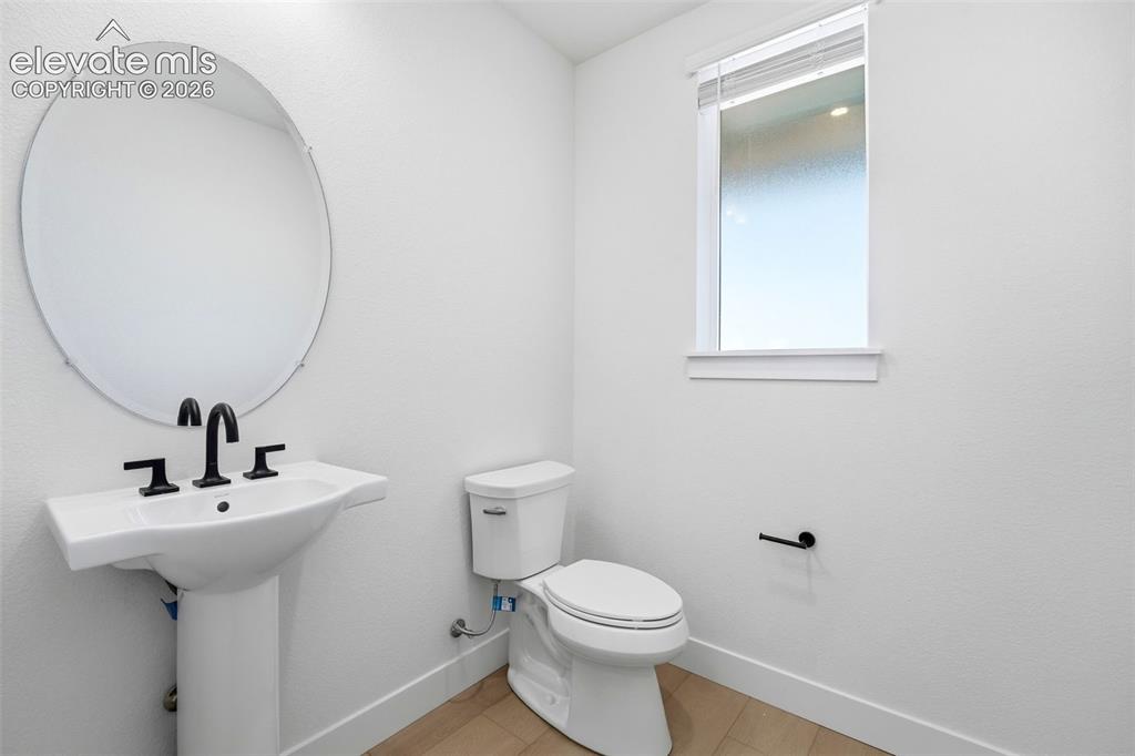 Image 18 of 50: Bathroom