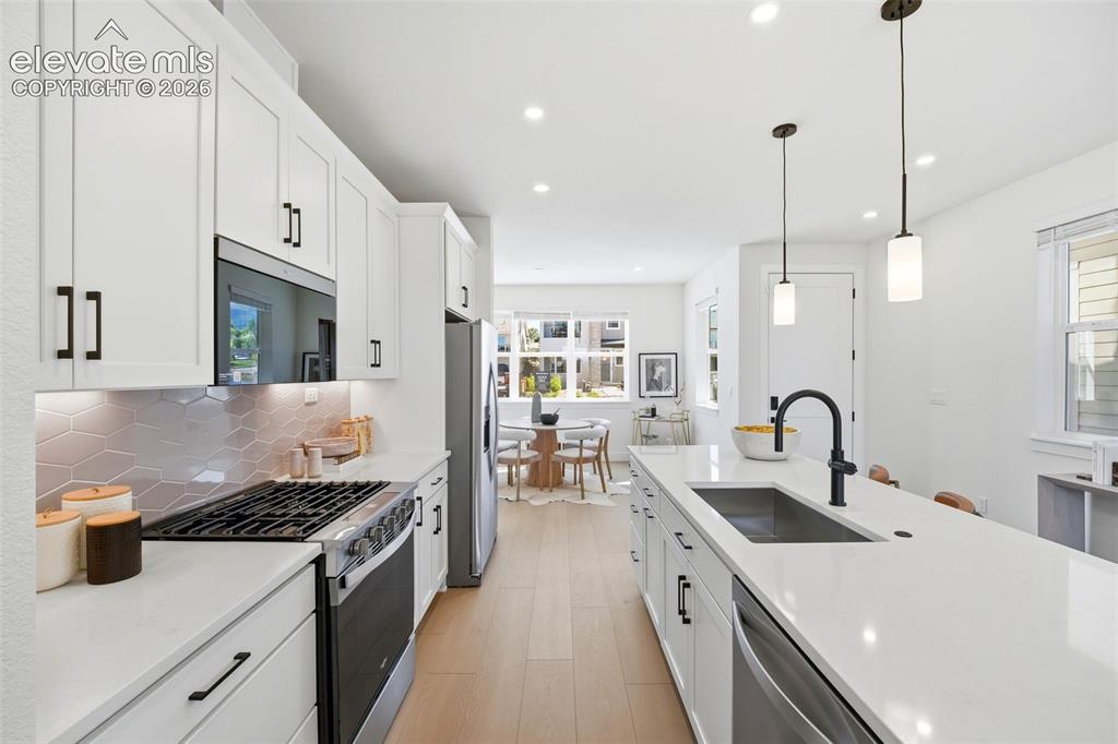 Image 8 of 50: Kitchen