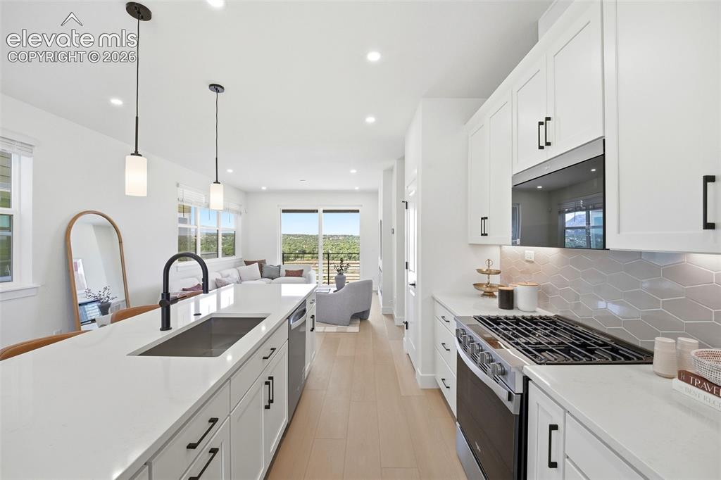 Image 9 of 50: Kitchen