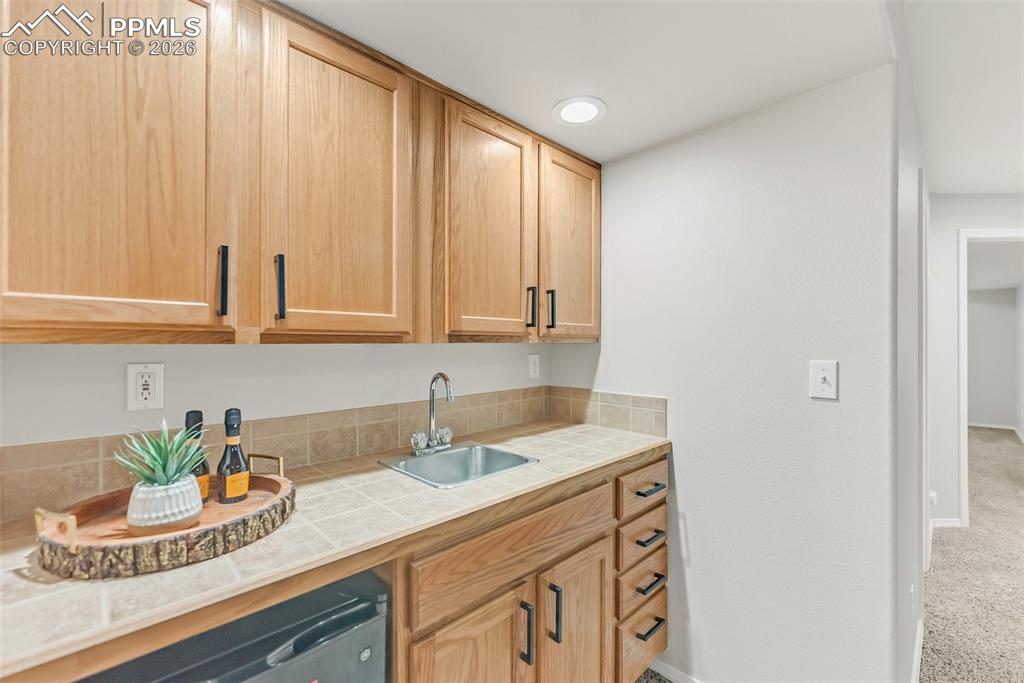 Image 30 of 43: Basement wet bar