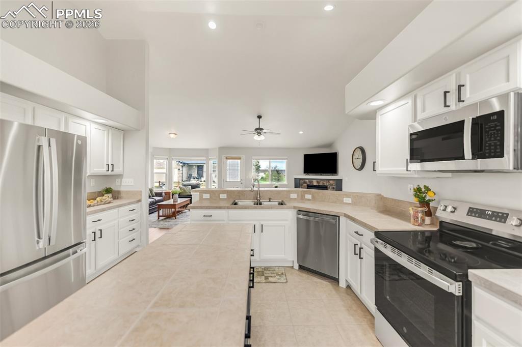 Image 6 of 43: Kitchen