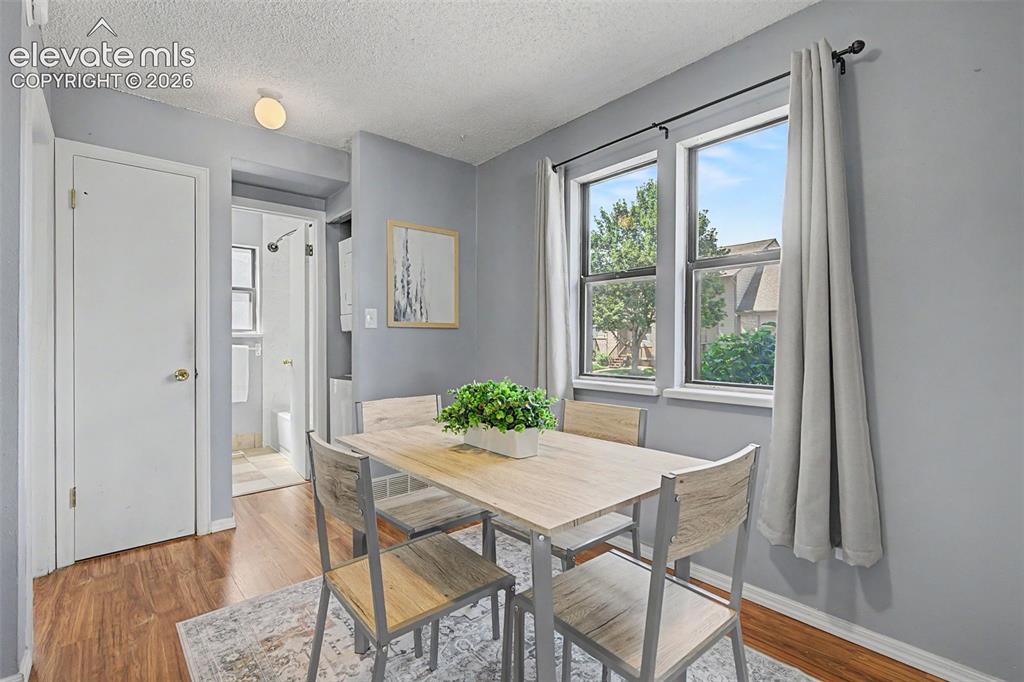 Image 10 of 27: Dining Area