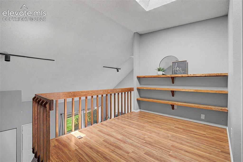 Image 17 of 27: Loft