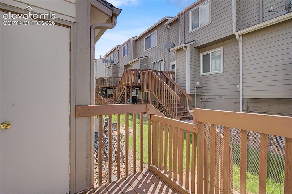 Image 25 of 27: Deck