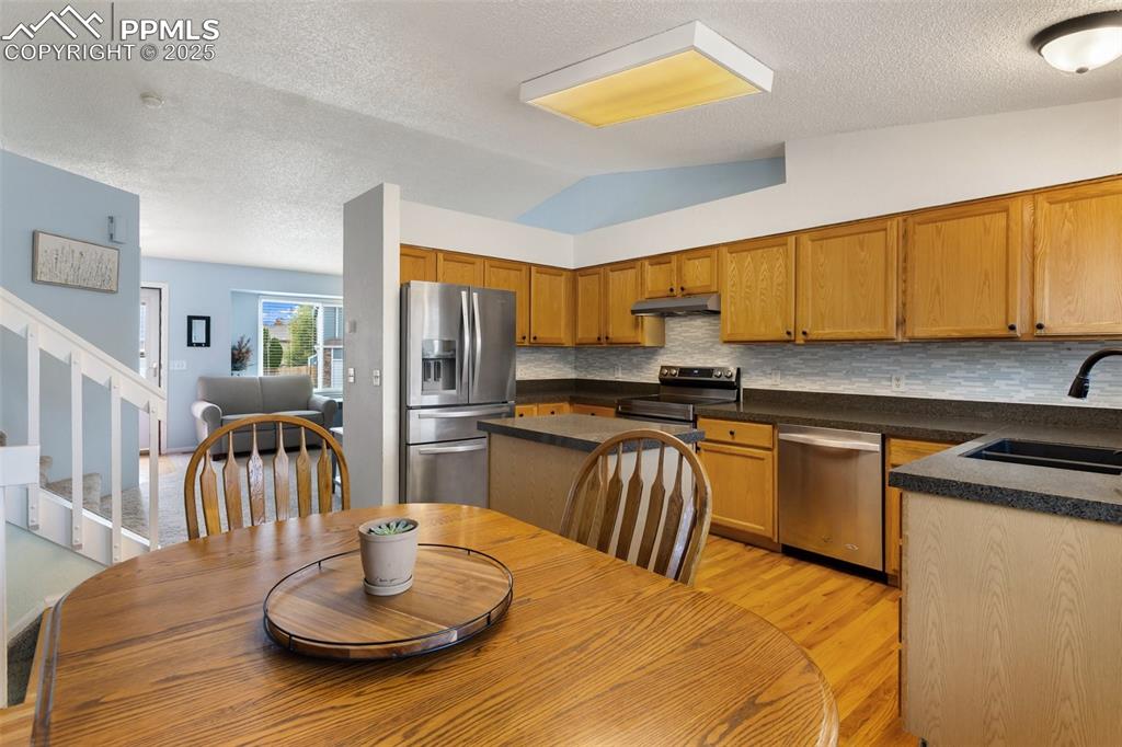 Image 10 of 29: Dining Area 