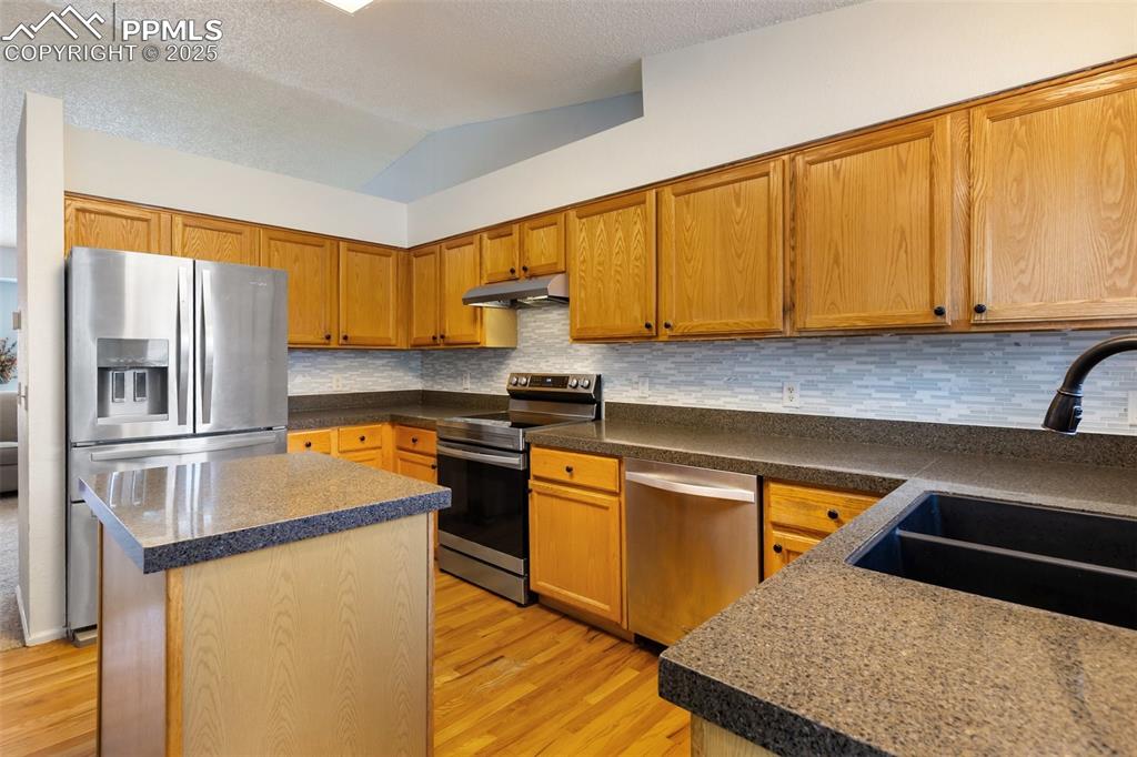 Image 8 of 29: Kitchen