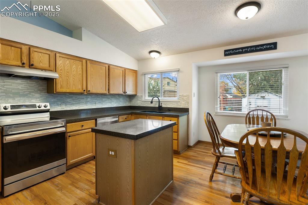 Image 9 of 29: Kitchen