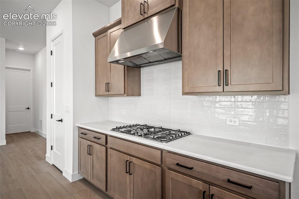 Image 11 of 39: Kitchen