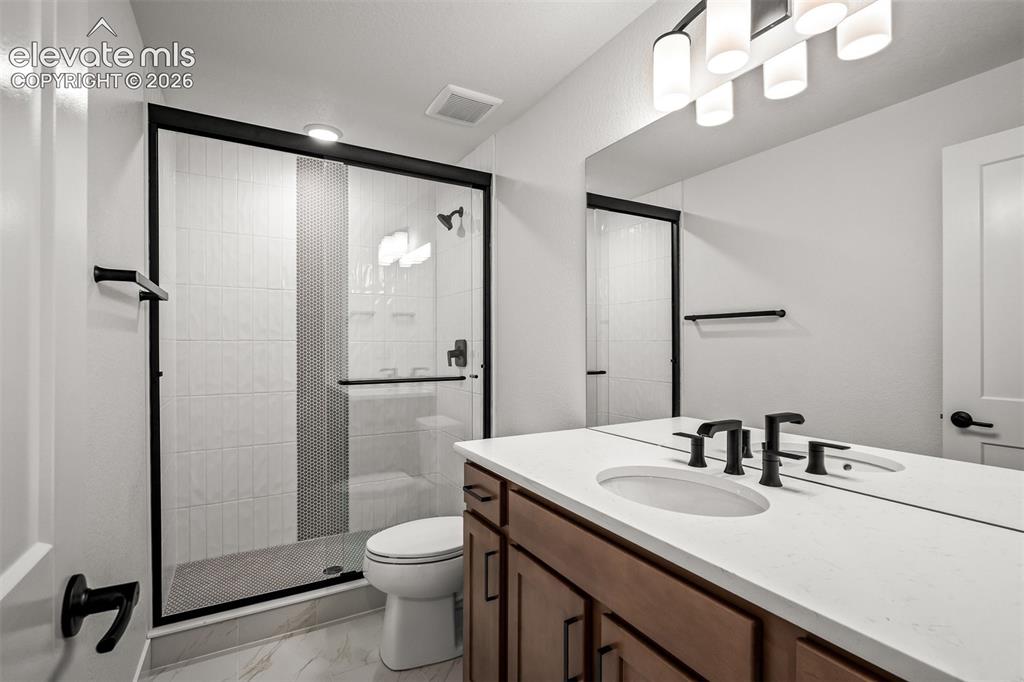 Image 34 of 39: Bathroom