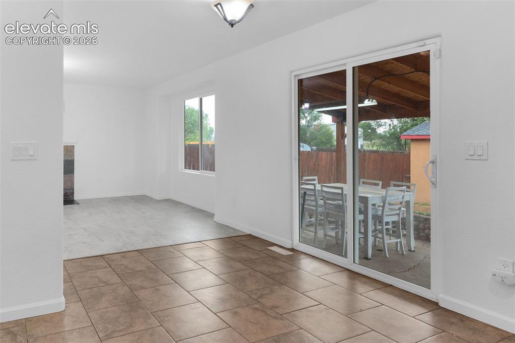 Image 12 of 44: Dining Area