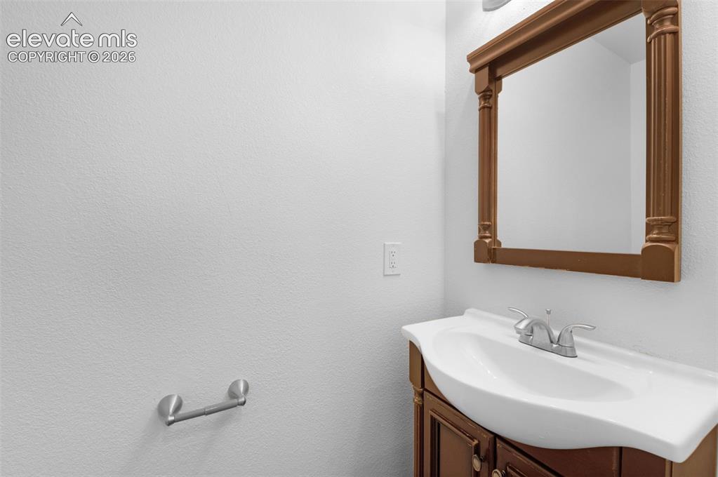 Image 18 of 44: Bathroom