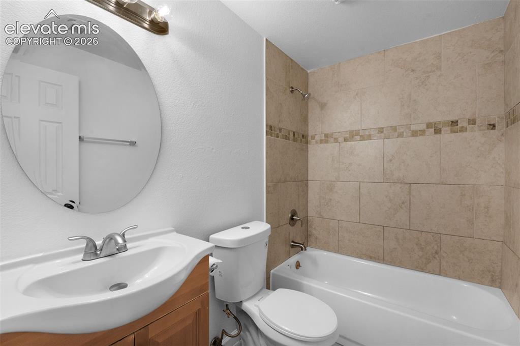 Image 35 of 44: Bathroom