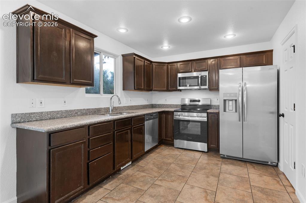 Image 9 of 44: Kitchen