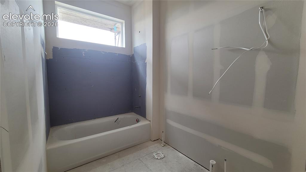 Image 17 of 23: Bedroom