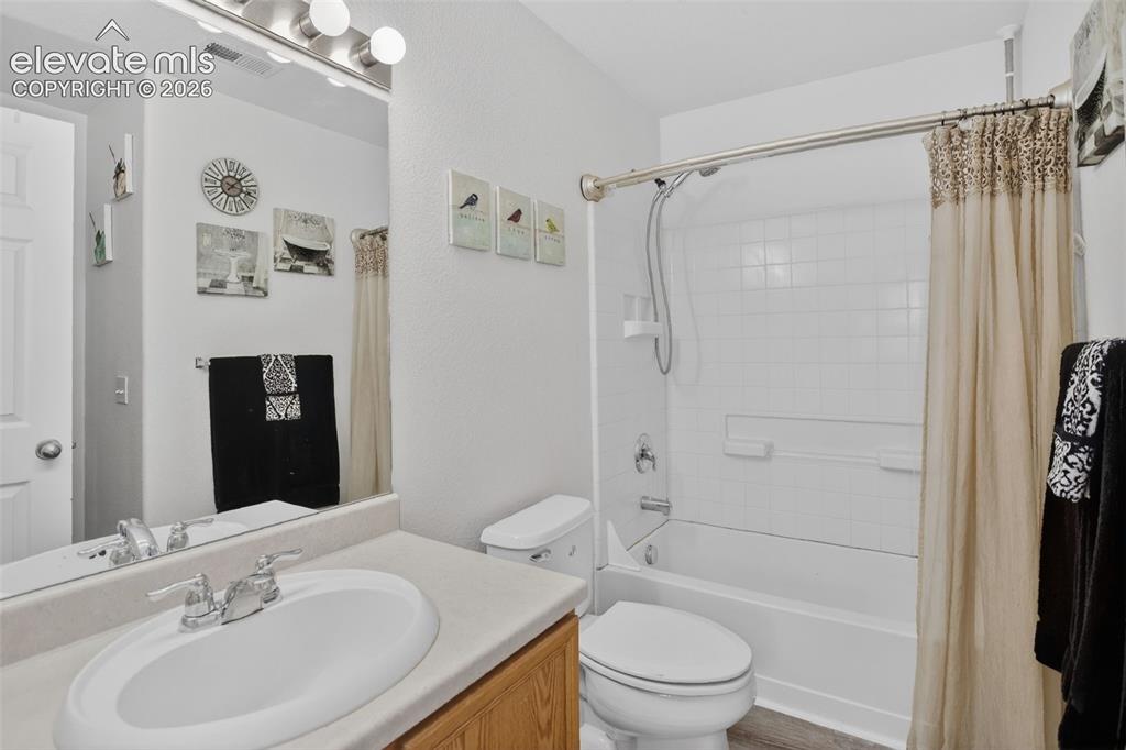 Image 10 of 28: Bathroom