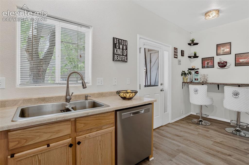 Image 7 of 28: Kitchen