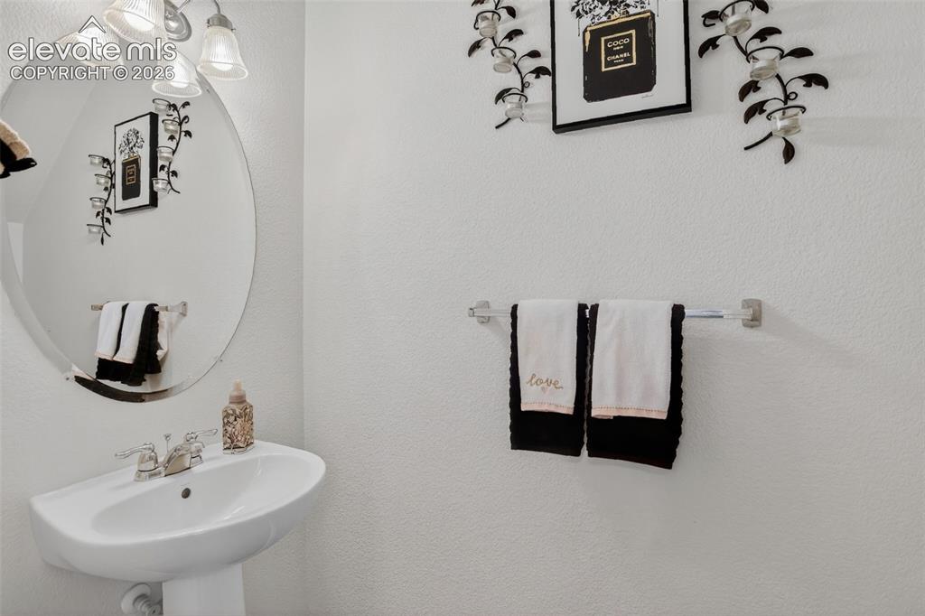 Image 8 of 28: Bathroom