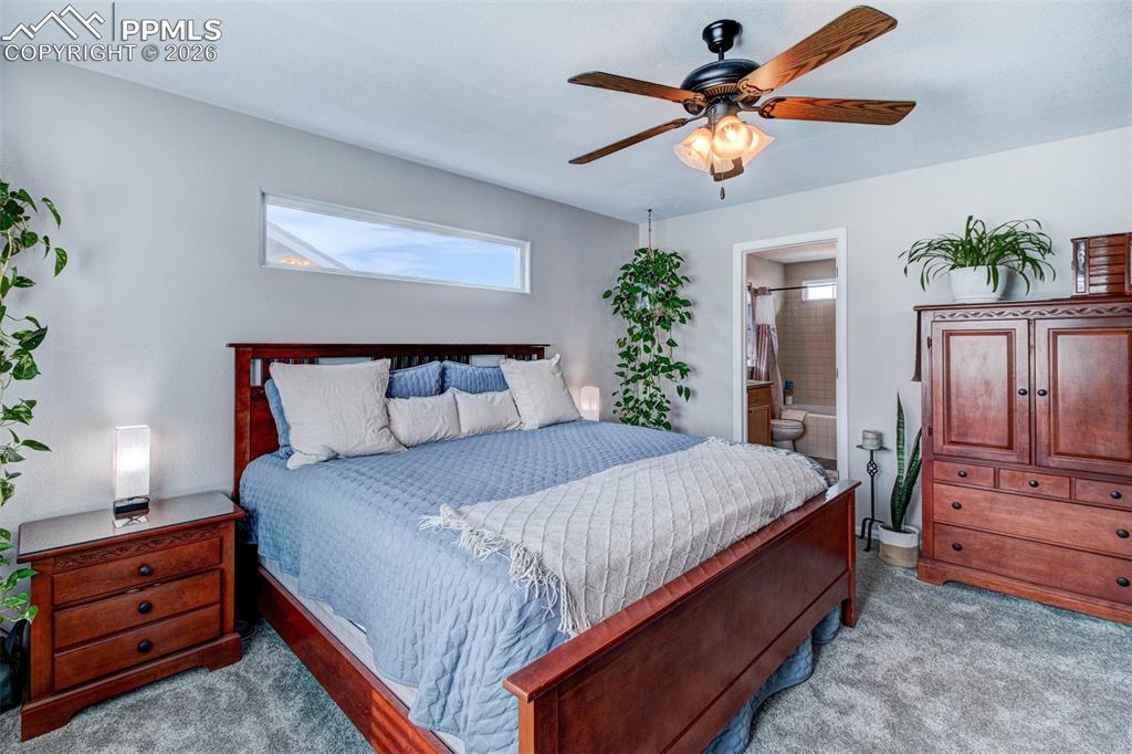 Image 22 of 32: Primary bedroom