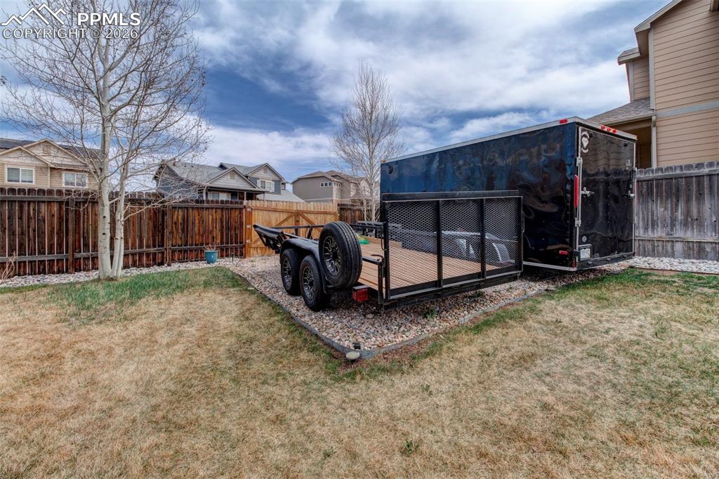 Image 30 of 32: Lots of room for toys.