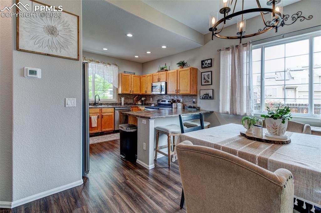 Image 9 of 32: Kitchen