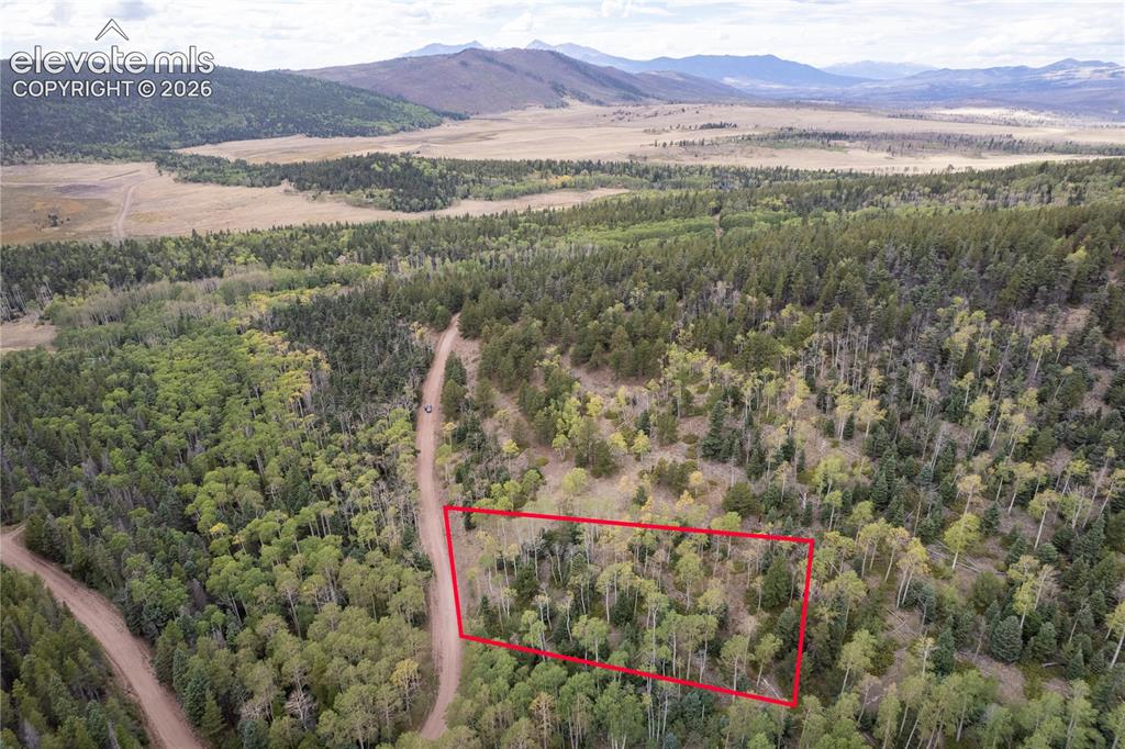 Image 13 of 22: Property lines are approximate and not a survey.