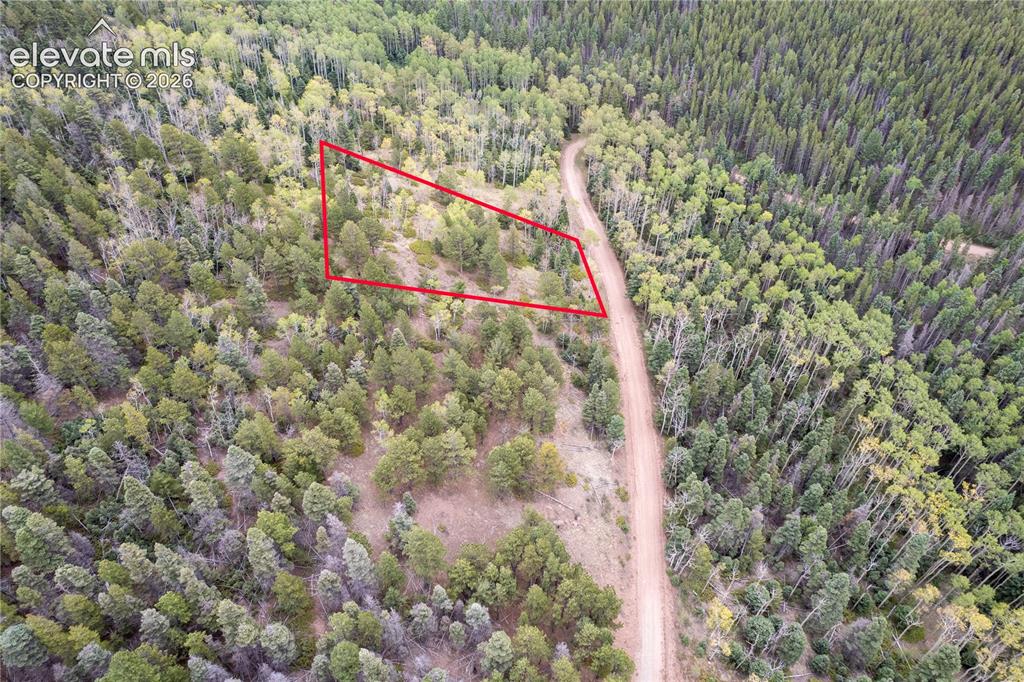 Image 19 of 22: Property lines are approximate and not a survey.