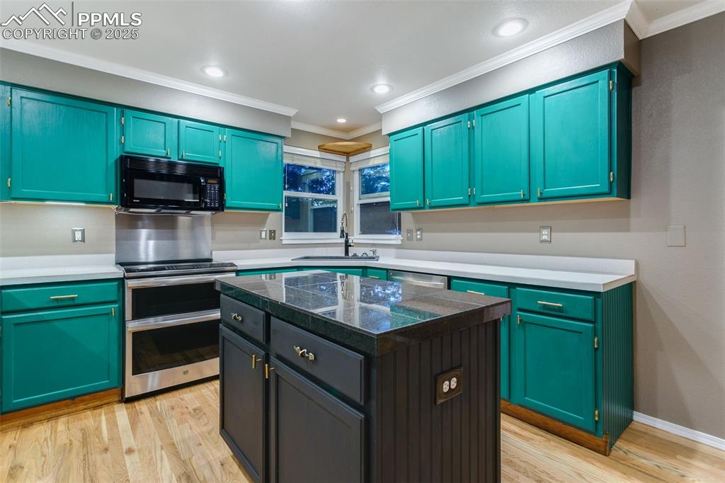 Image 12 of 50: Double oven 