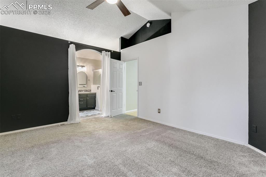 Image 27 of 50: Bedroom