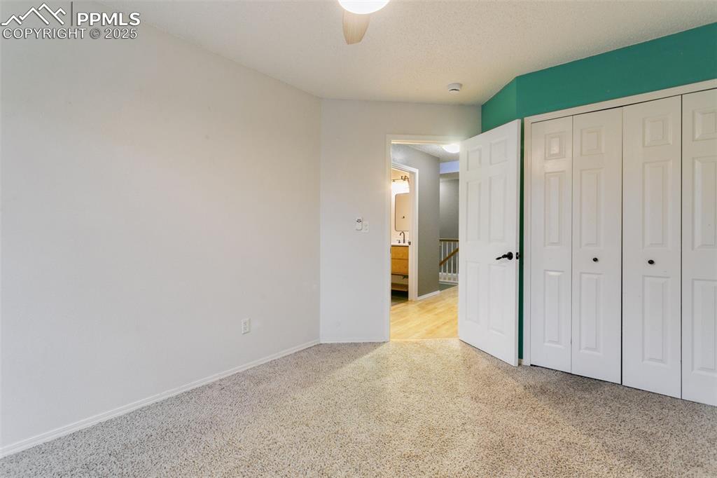 Image 33 of 50: Bedroom