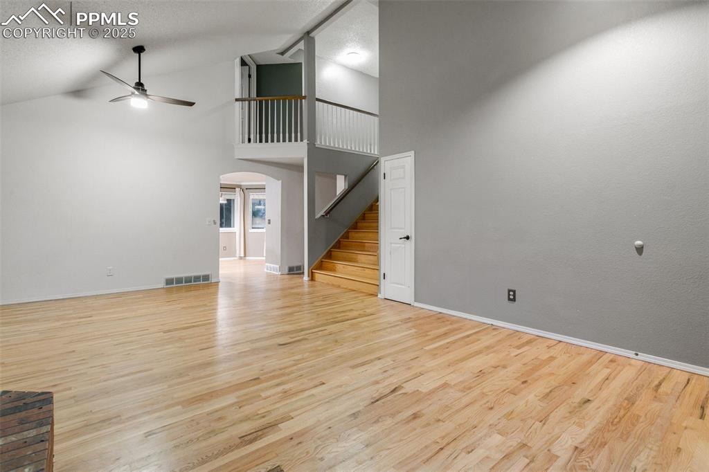 Image 9 of 50: Living Room