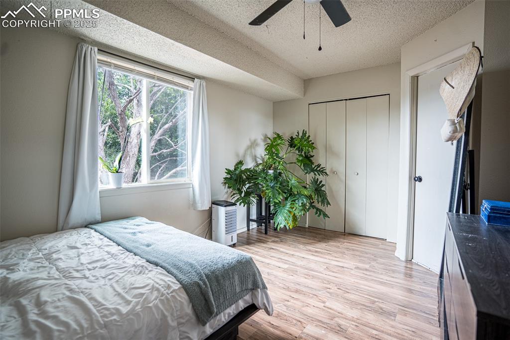 Image 10 of 18: Bedroom