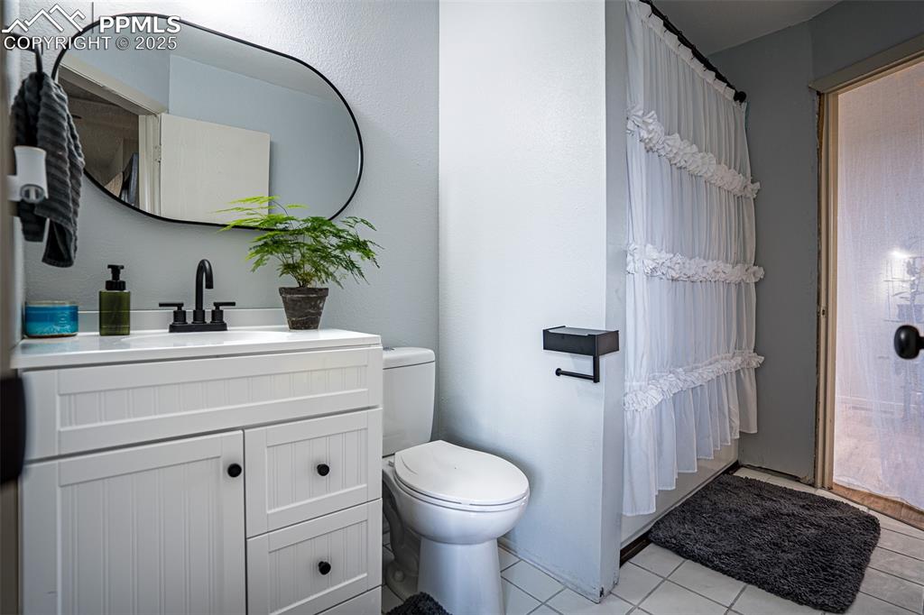 Image 13 of 18: Upper Bath