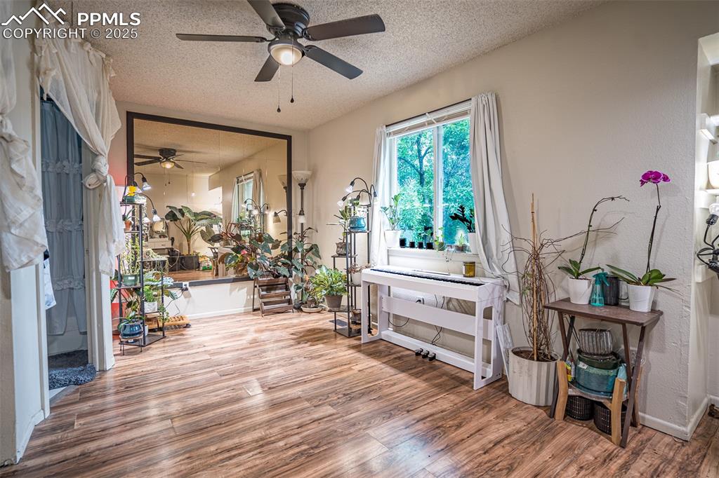 Image 15 of 18: Entry