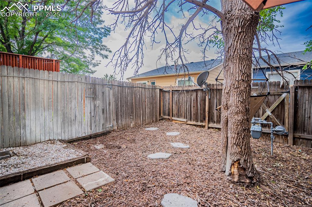 Image 18 of 18: Yard