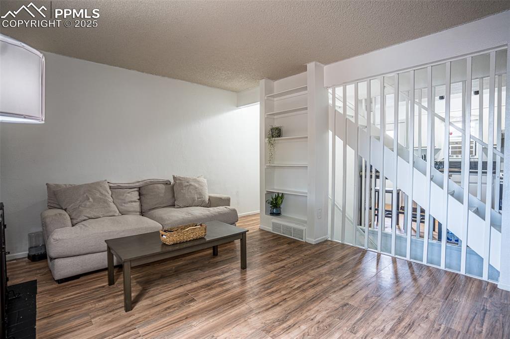 Image 3 of 18: Living Room