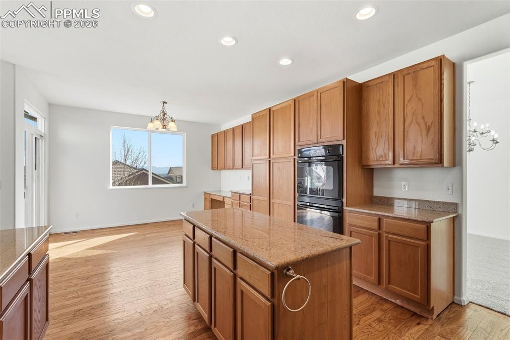 Image 13 of 50: Kitchen