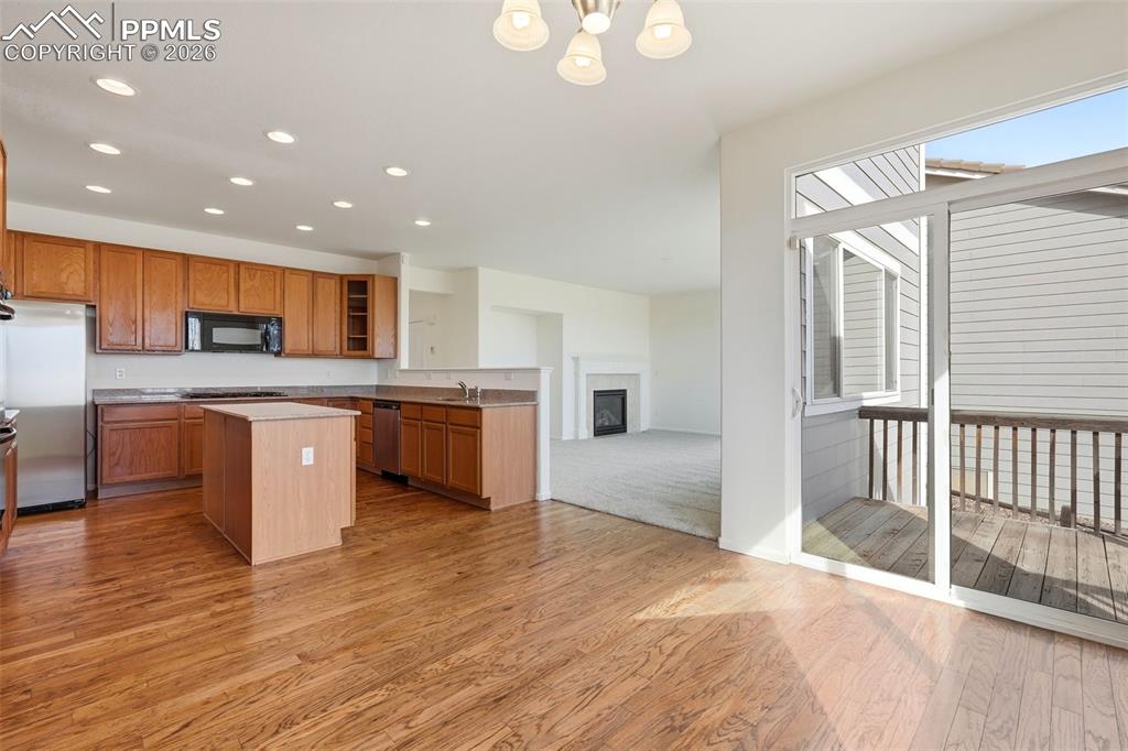 Image 17 of 50: Kitchen