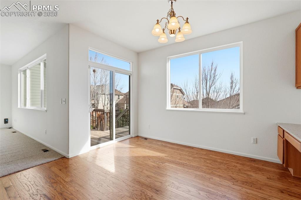 Image 18 of 50: Dining Area