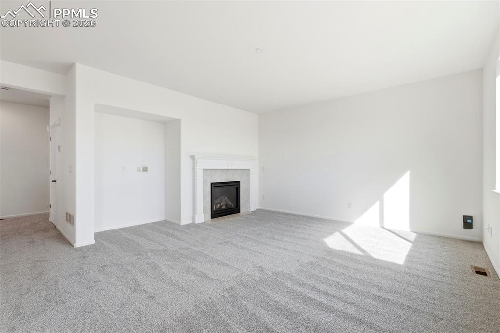 Image 19 of 50: Living Room