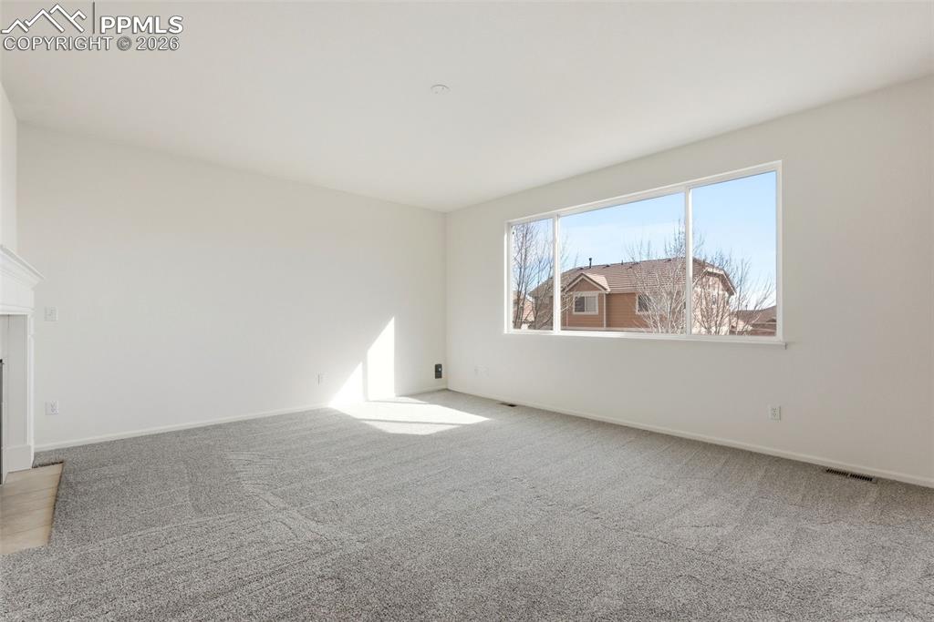 Image 20 of 50: Living Room