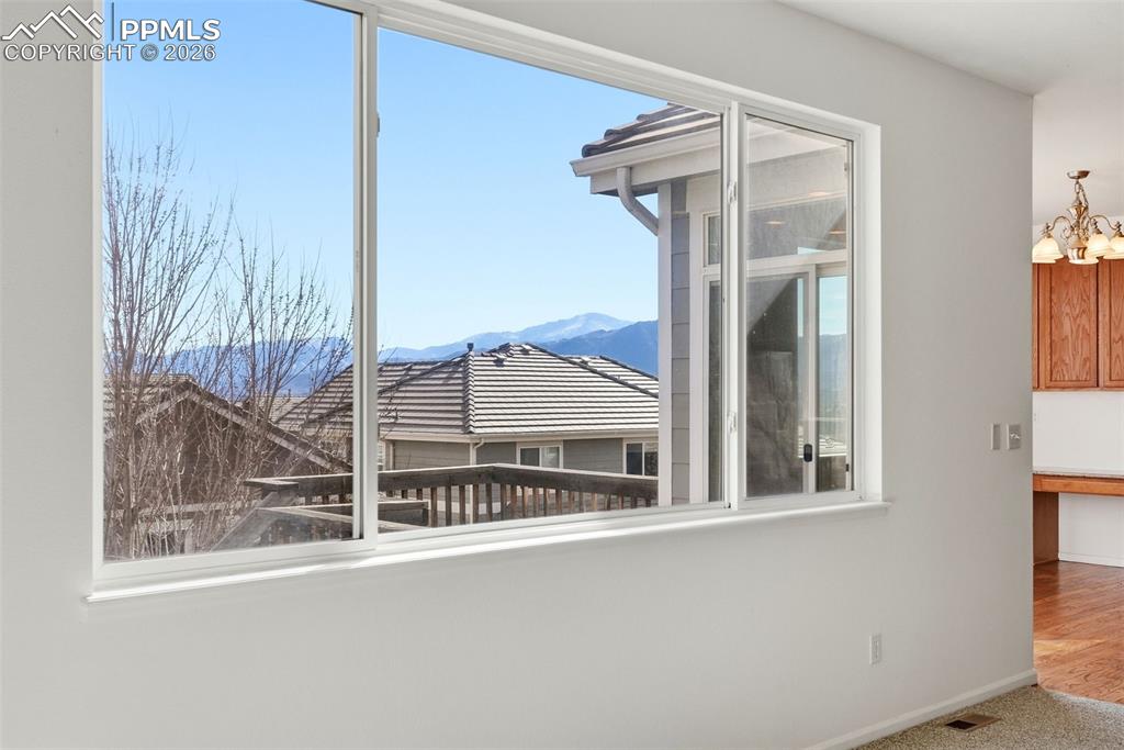 Image 22 of 50: Living Room