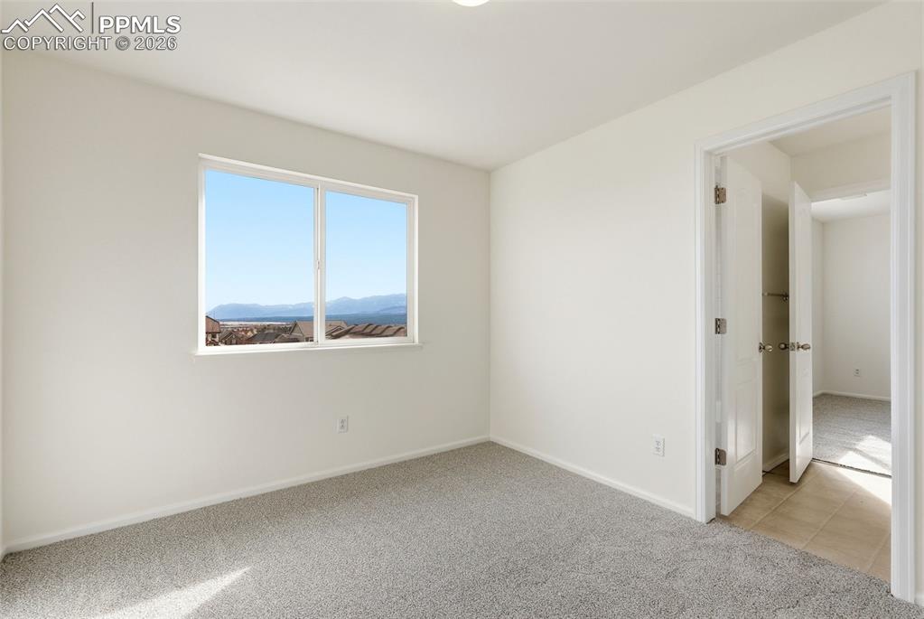 Image 36 of 50: Bedroom