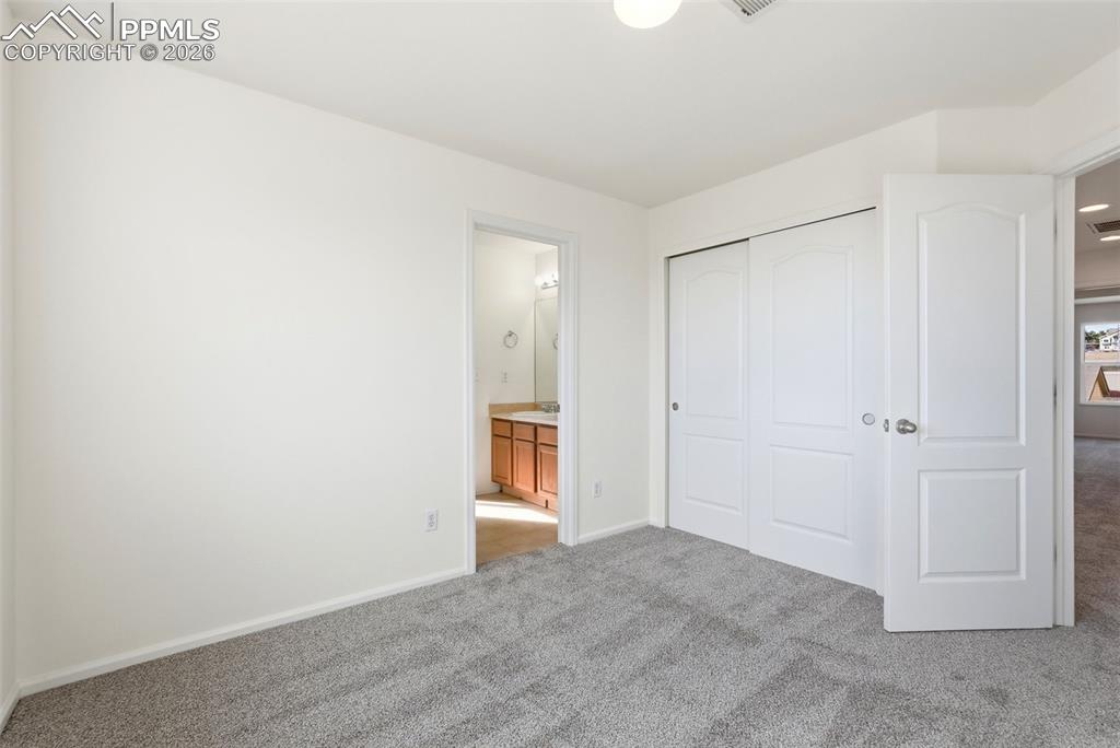 Image 37 of 50: Bedroom