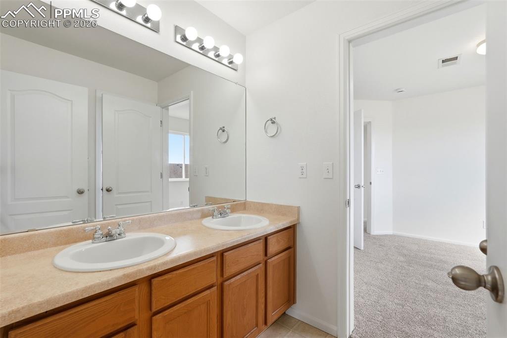 Image 46 of 50: Bathroom