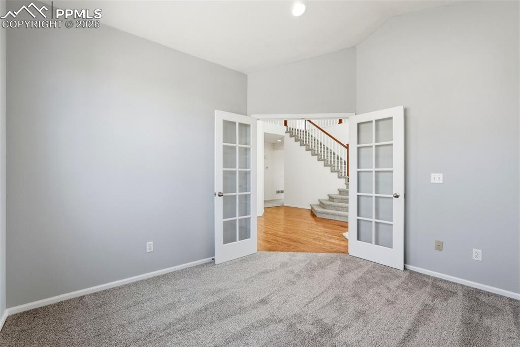 Image 6 of 50: Office