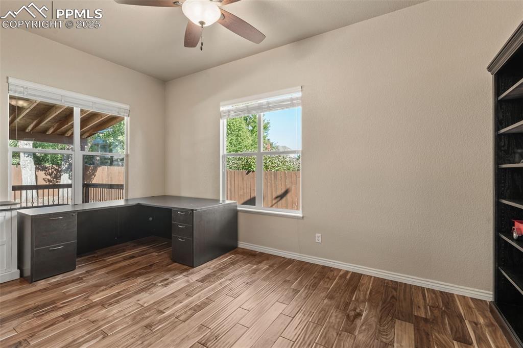 Image 13 of 50: Office