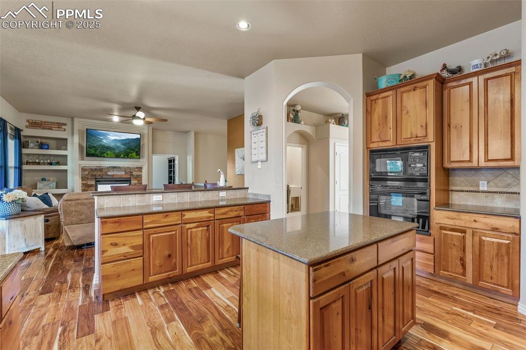 Image 17 of 50: Kitchen