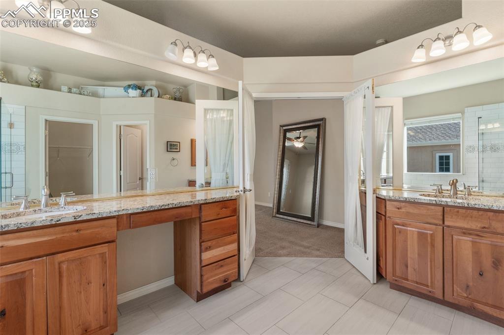 Image 26 of 50: Bathroom